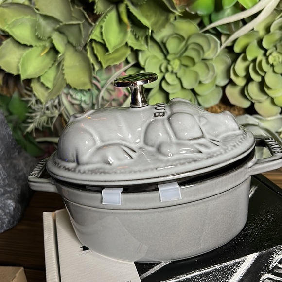 Williams Sonoma Staub Enameled Cast Iron Pig Dutch Oven 🇫🇷🐖 - Picture 7 of 17